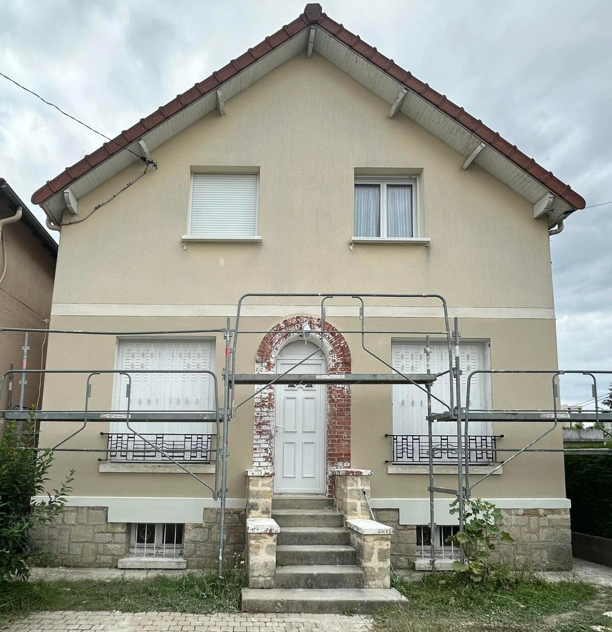 Rénovation des façades en peinture ou enduit projeté